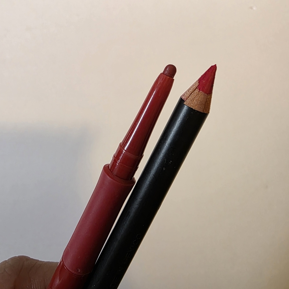 Red Lip Pencils - Picture 4 of 4